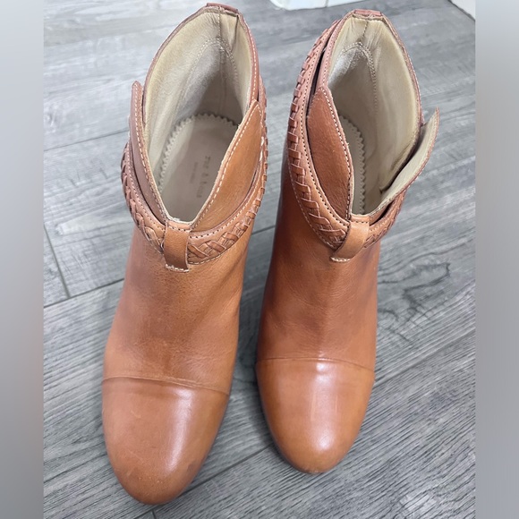 Rag & Bone leather booties in cognac color. Great condition - Picture 9 of 10